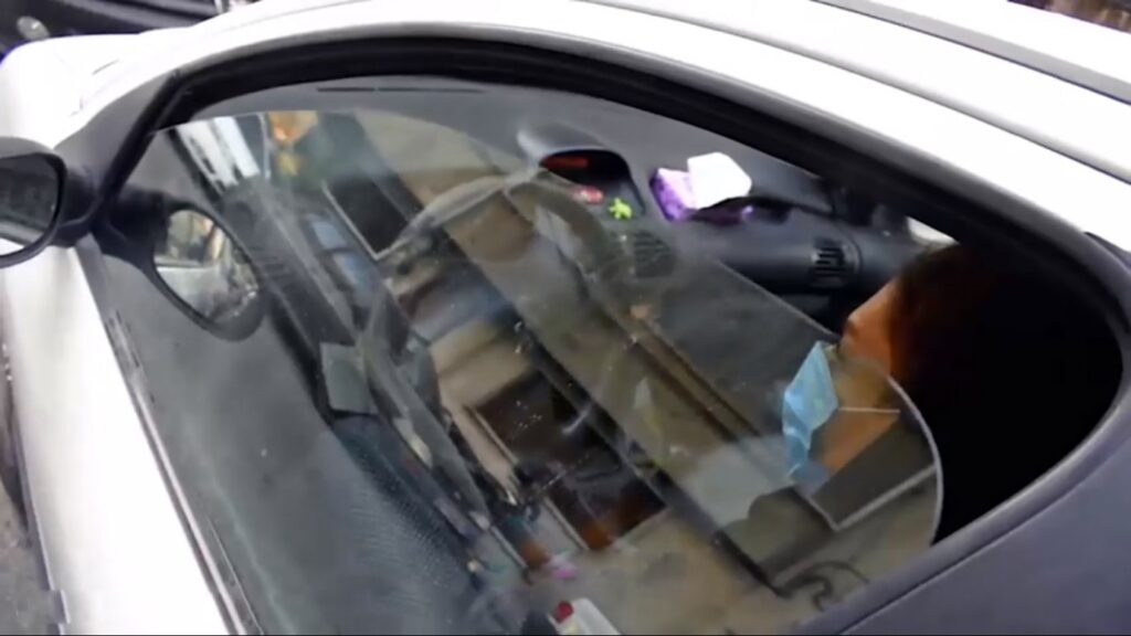جلوگیری از سرقت گوشی موبایل در ترافیک های شهری با بالا دادن شیشه ماشین